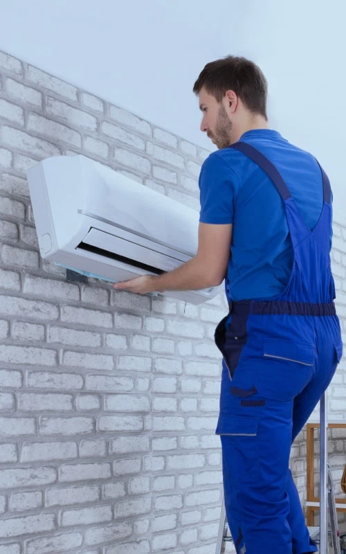 Monter montujący klimatyzację